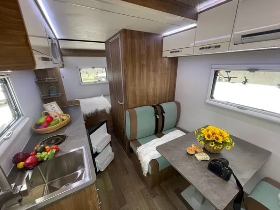 Factory Hot Sale M2 Family Travel Car Special Price Camper Van 